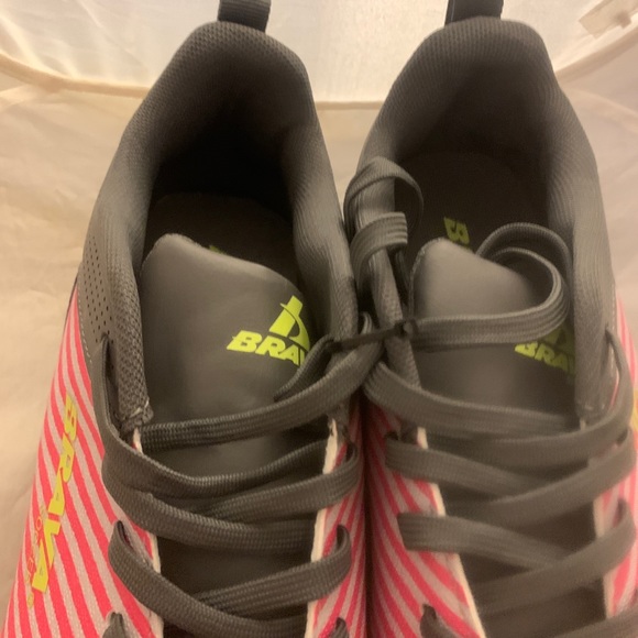 Men’s Size 11D Soccer Shoes: BRAVA NEW